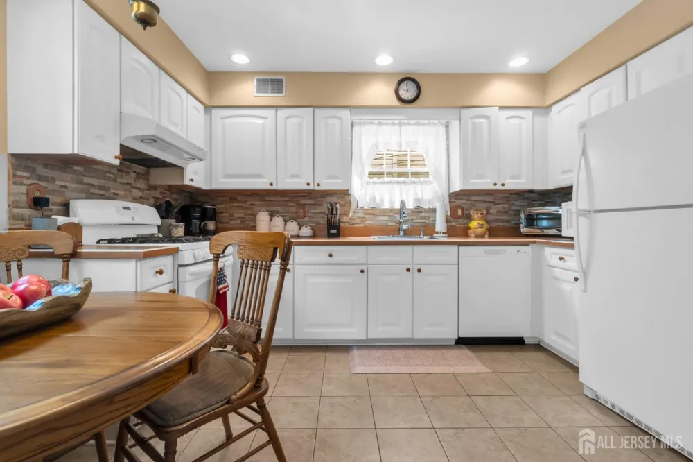 266 Thomas Street Woodbridge Proper, NJ 07095