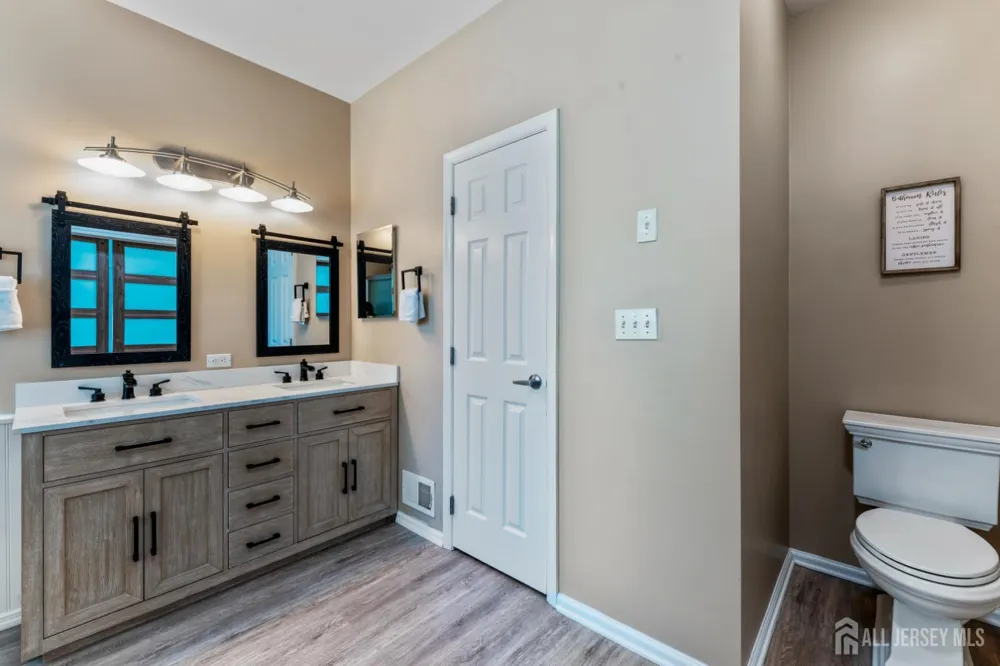 27 Pacific Avenue Bayville, NJ 08721