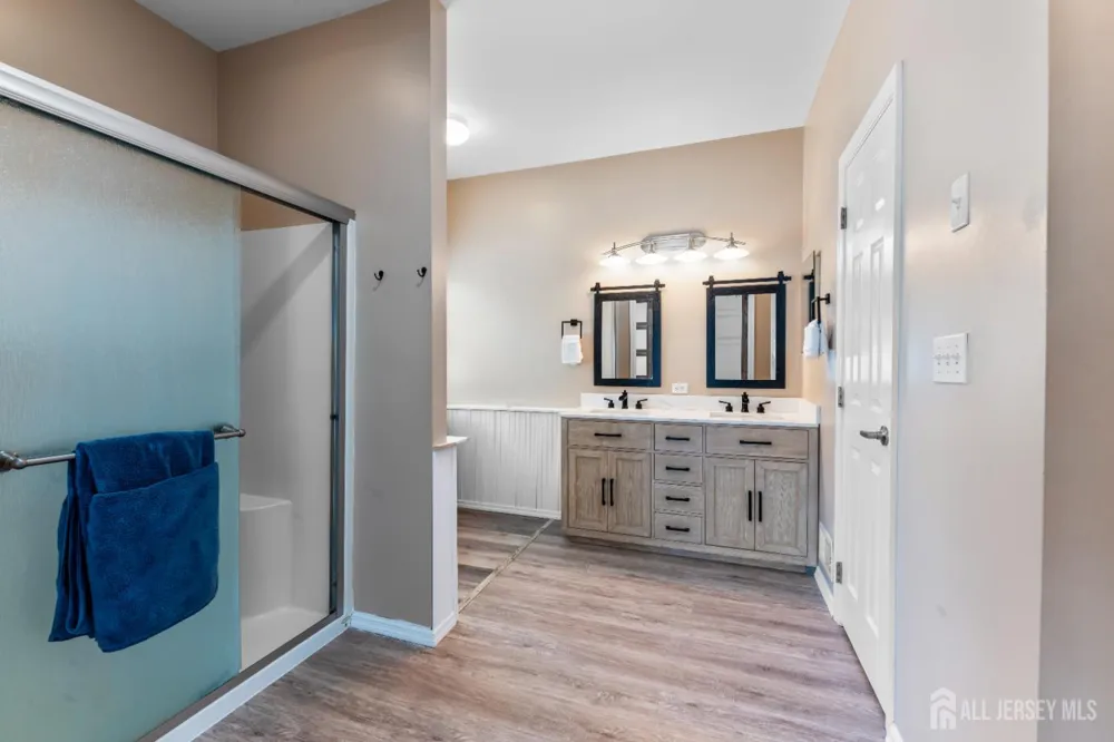 27 Pacific Avenue Bayville, NJ 08721