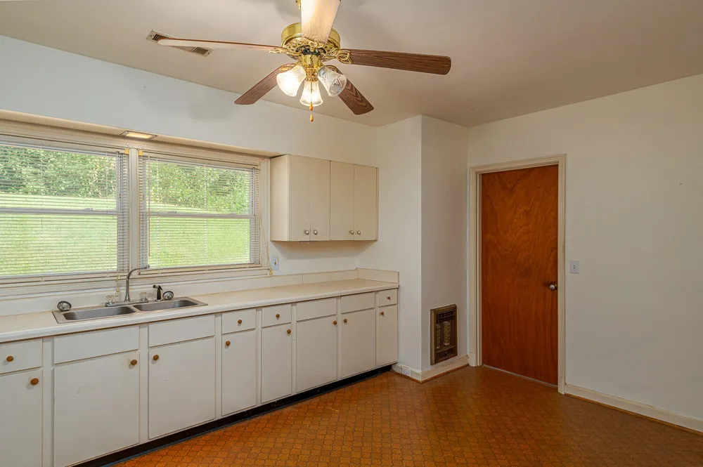 1619 S Seminole Drive Chattanooga, TN 37412