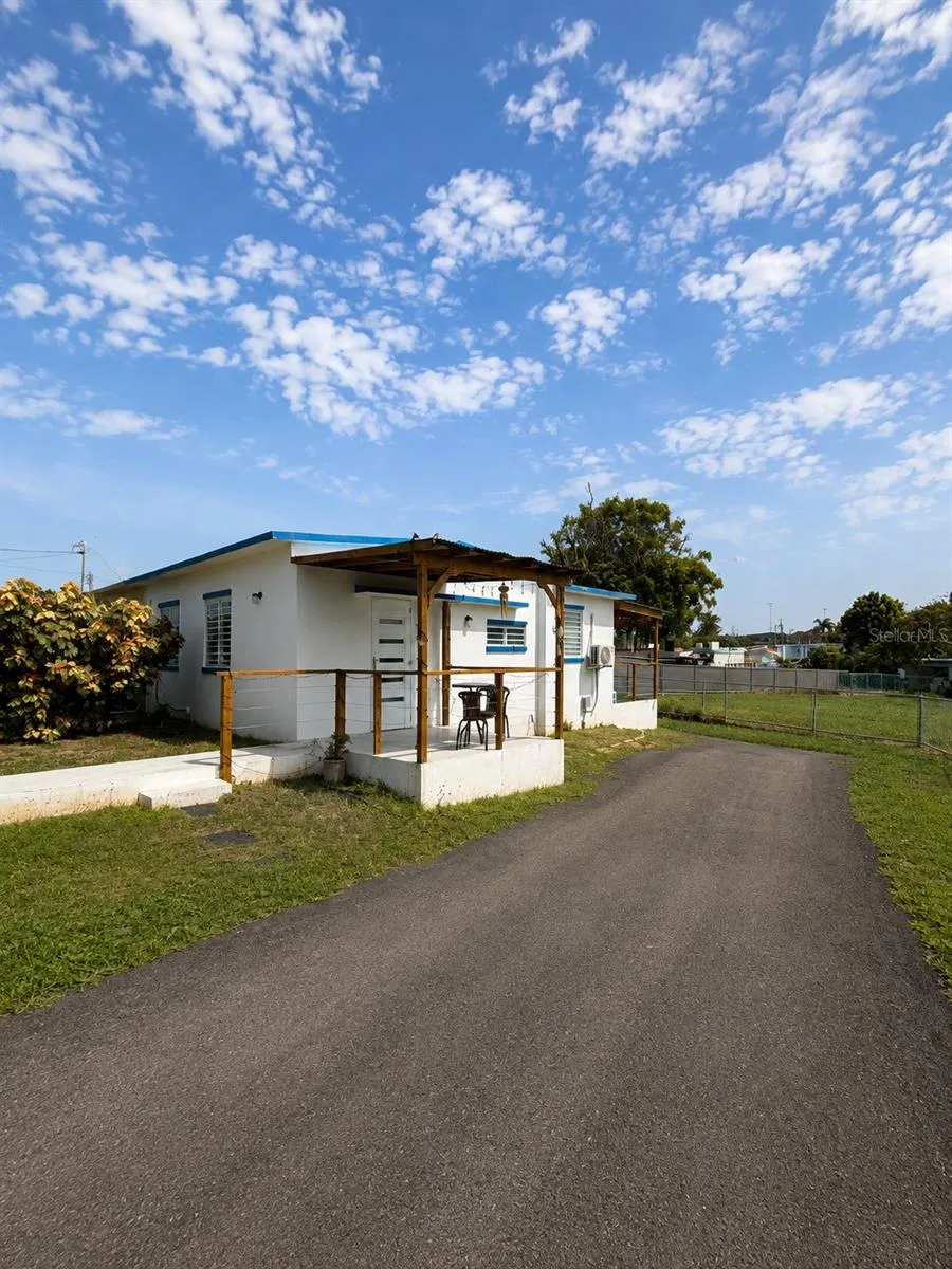 CALLE PASCUA URB. MANUEL CORCHADO Isabela, PR 00662