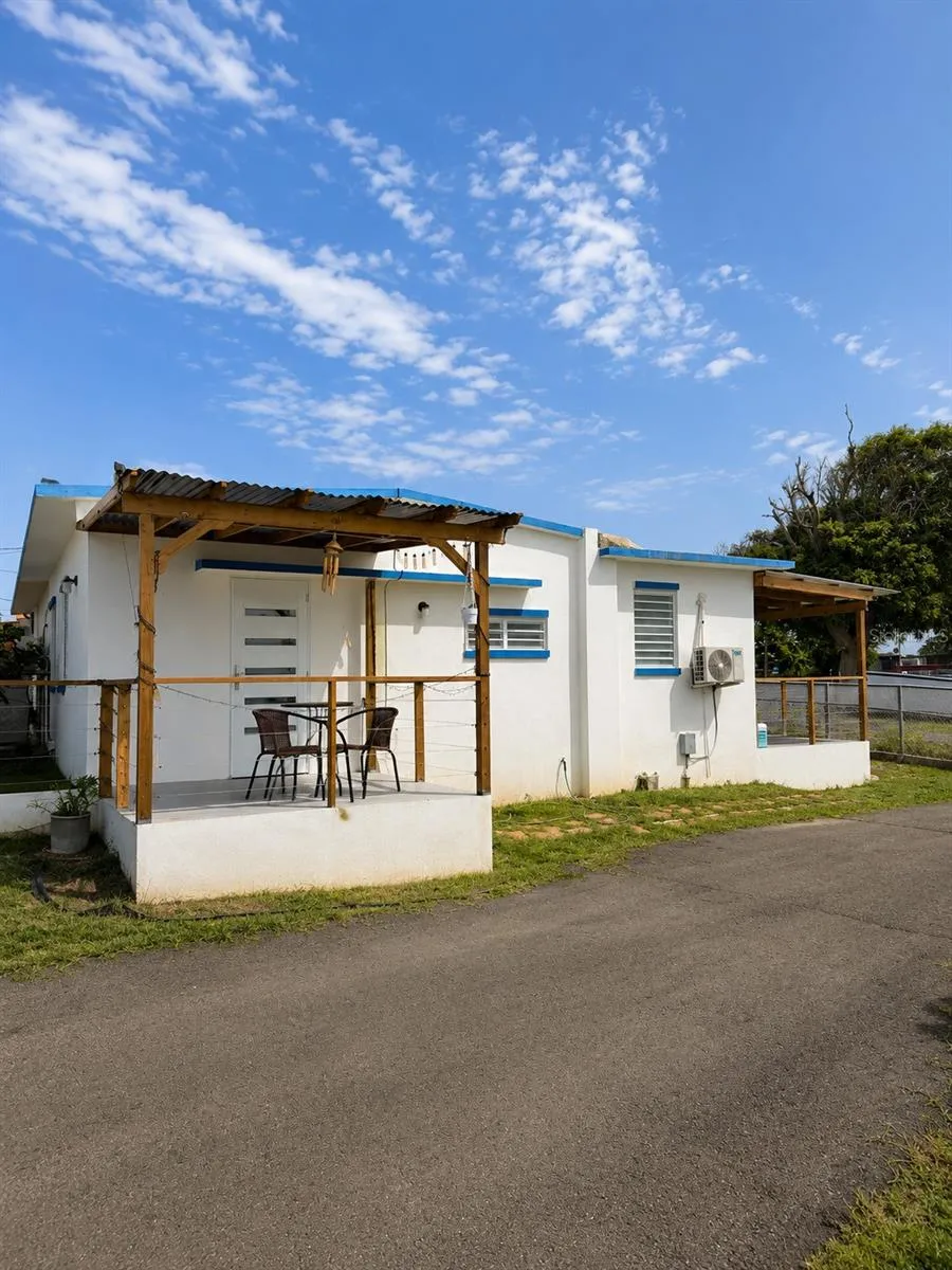 CALLE PASCUA URB. MANUEL CORCHADO Isabela, PR 00662
