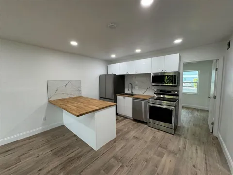 2200 NE 173RD STREET #4