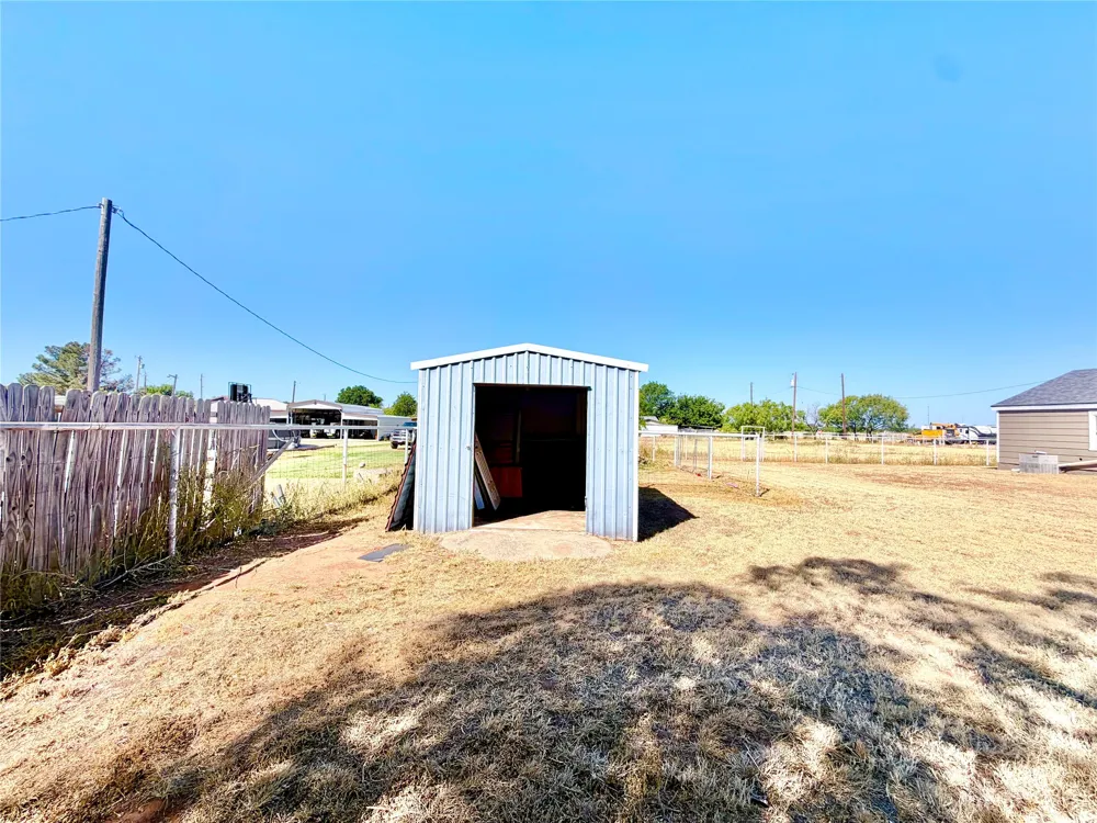 1220 Avenue G Hawley, TX 79525
