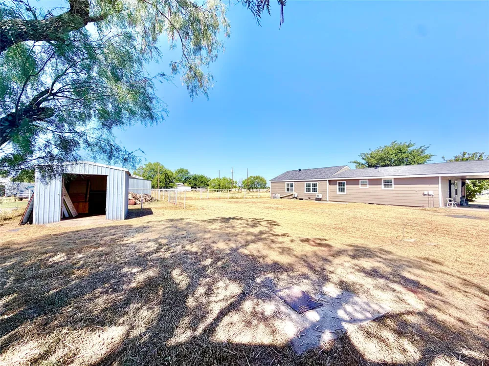 1220 Avenue G Hawley, TX 79525