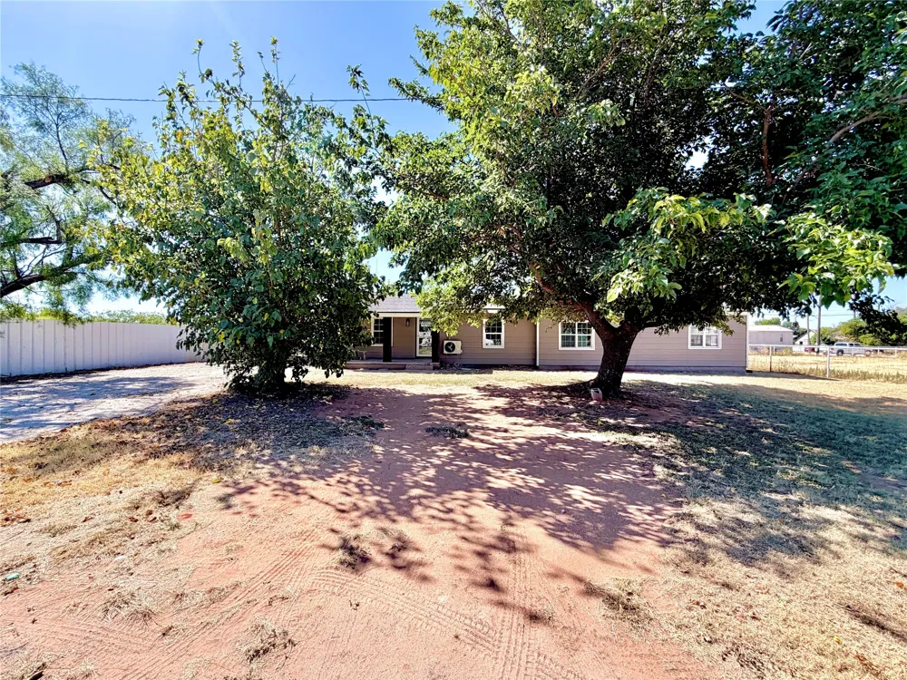 1220 Avenue G Hawley, TX 79525