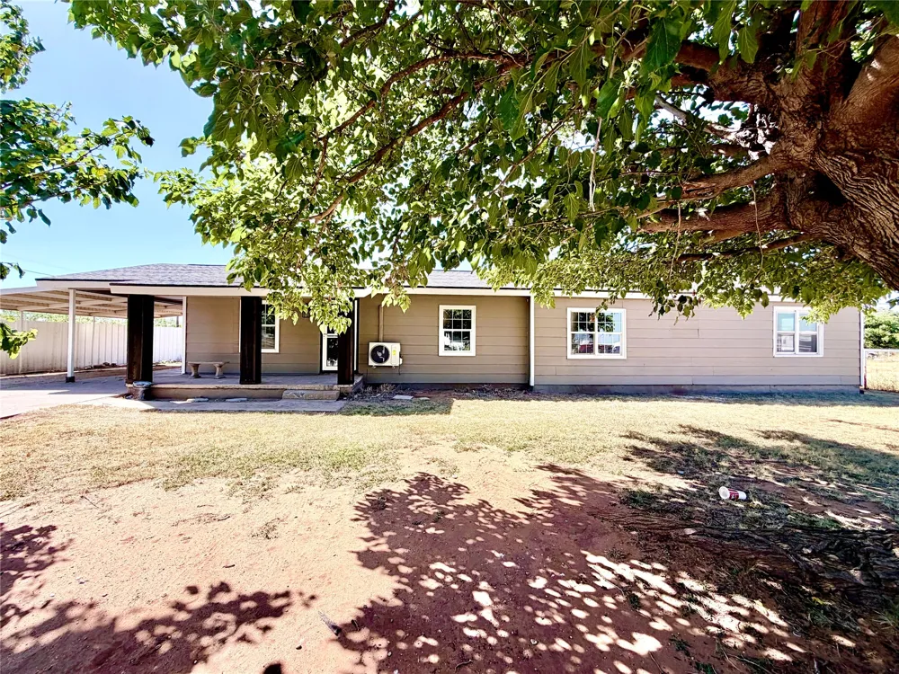 1220 Avenue G Hawley, TX 79525