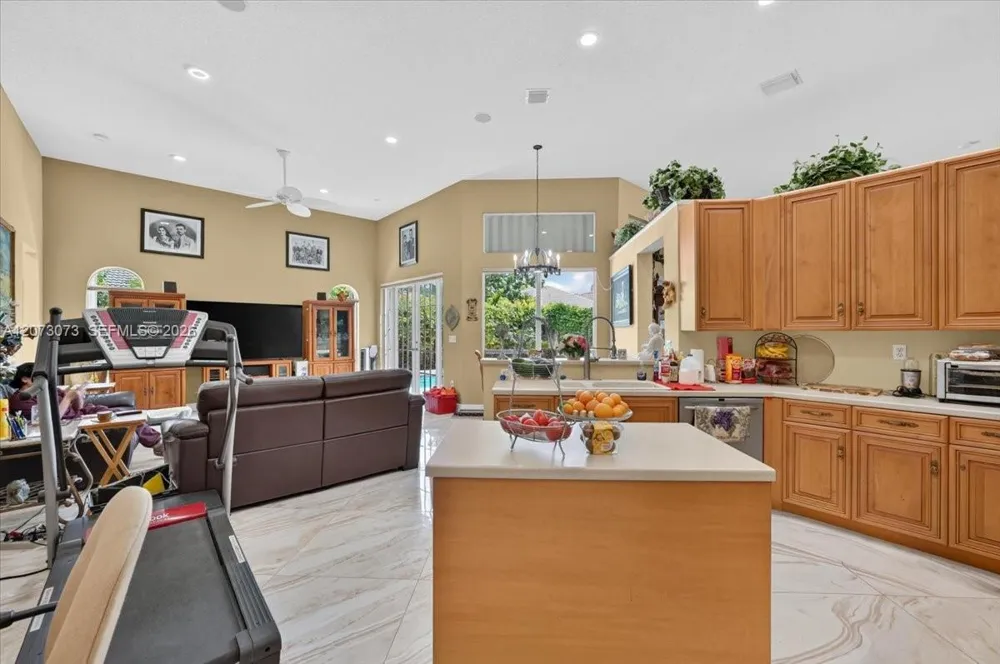 13845 NW 20th St Pembroke Pines, FL 33028