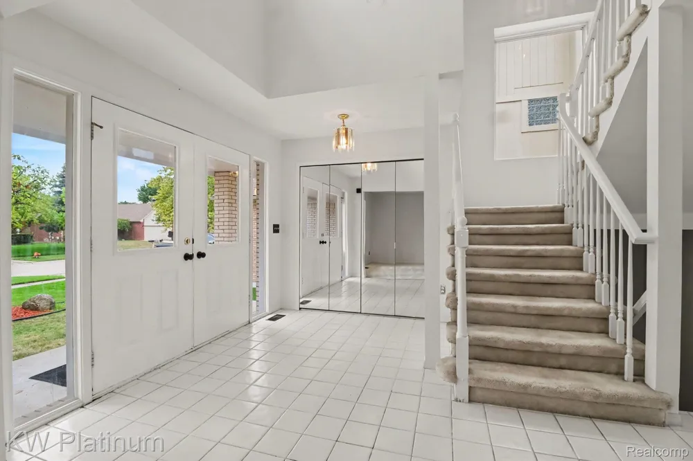 2613 Marcus Drive Troy City, MI 48083