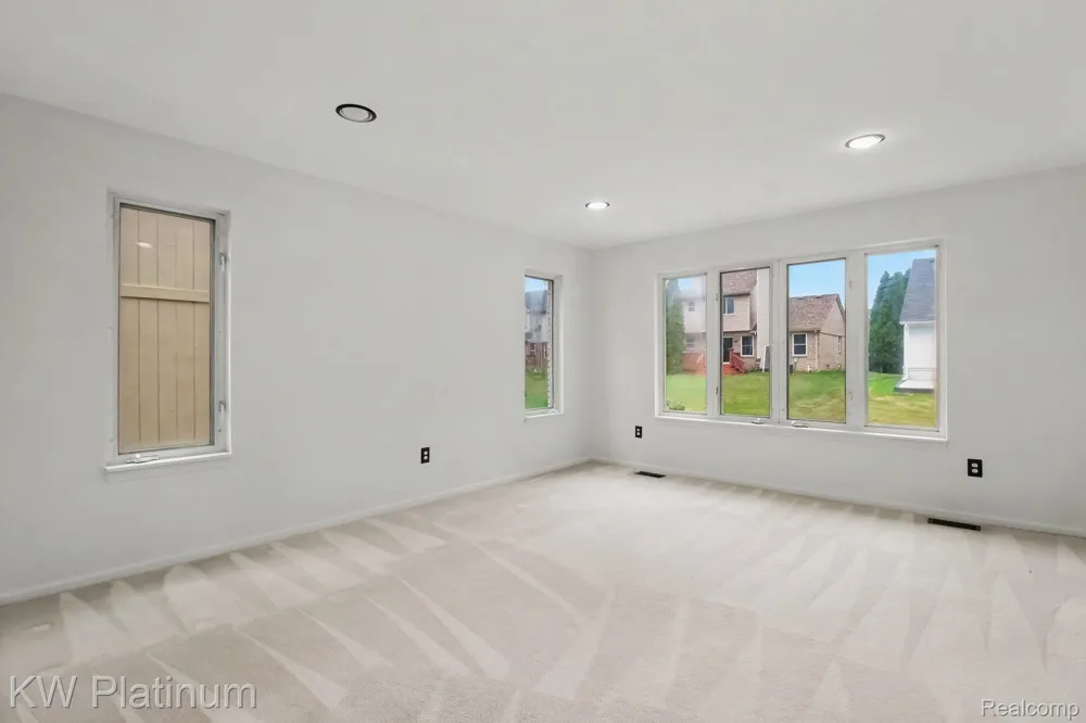 2613 Marcus Drive Troy City, MI 48083
