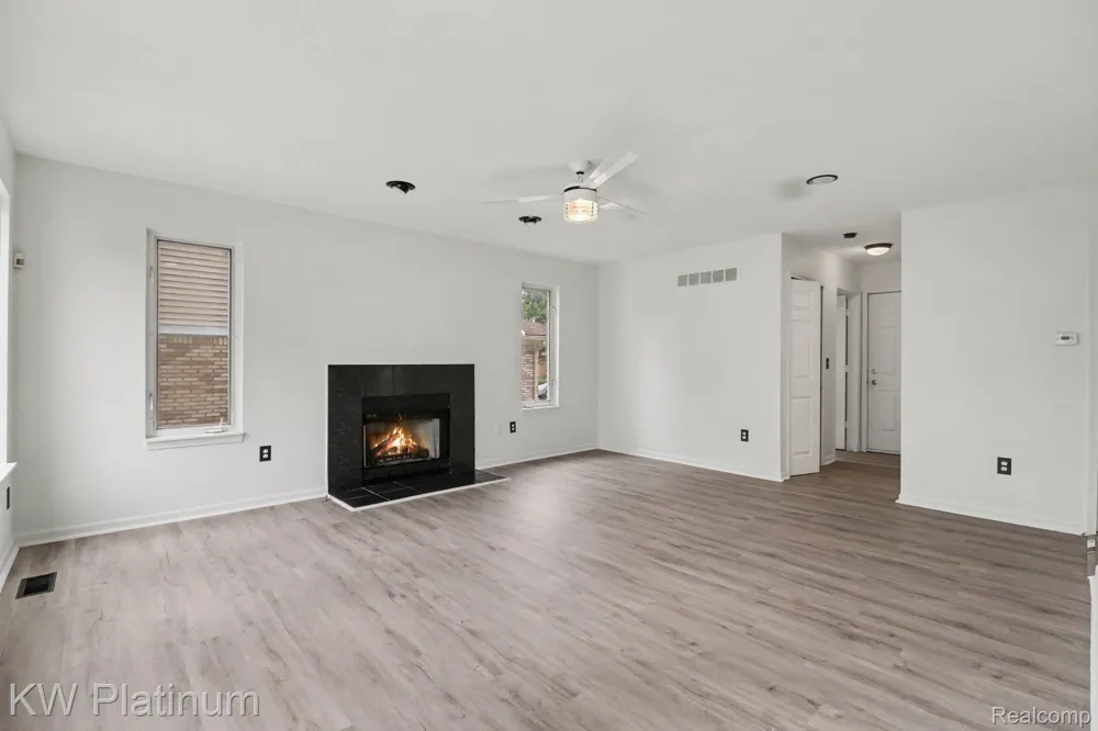 2613 Marcus Drive Troy City, MI 48083
