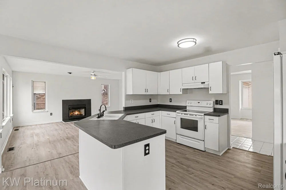 2613 Marcus Drive Troy City, MI 48083