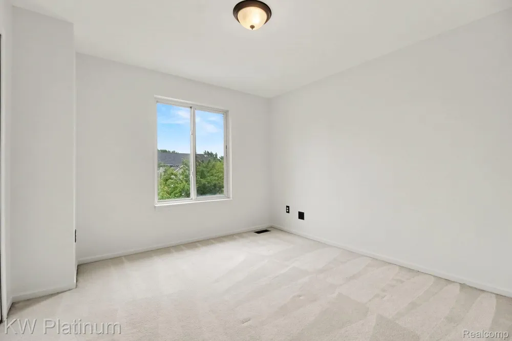 2613 Marcus Drive Troy City, MI 48083
