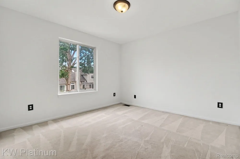 2613 Marcus Drive Troy City, MI 48083