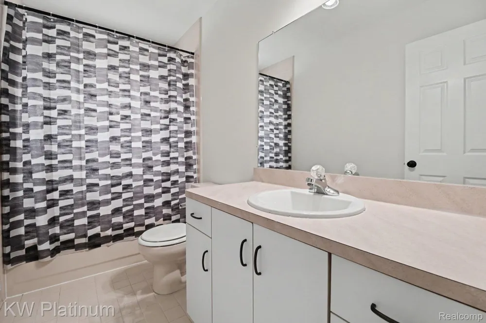 2613 Marcus Drive Troy City, MI 48083