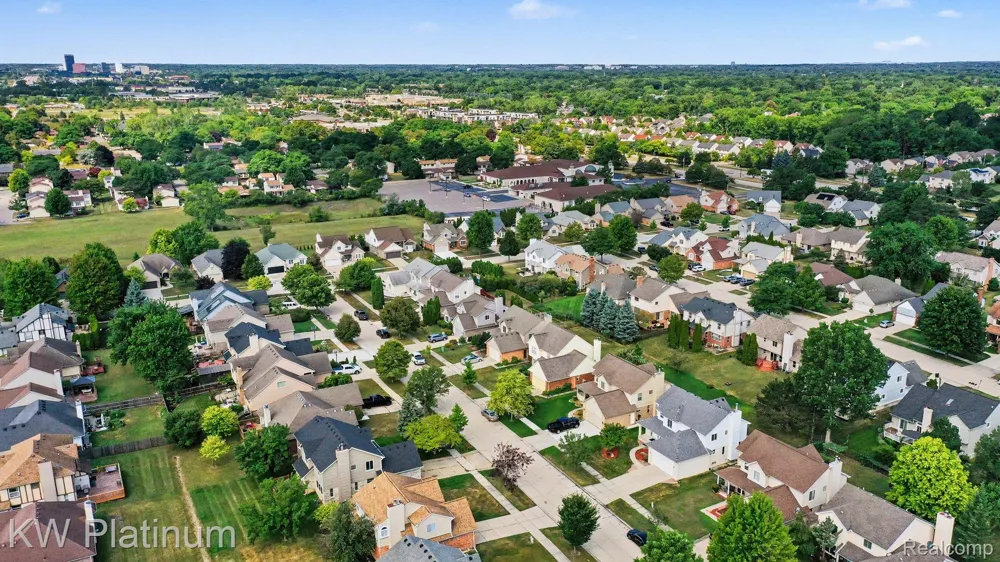 2613 Marcus Drive Troy City, MI 48083
