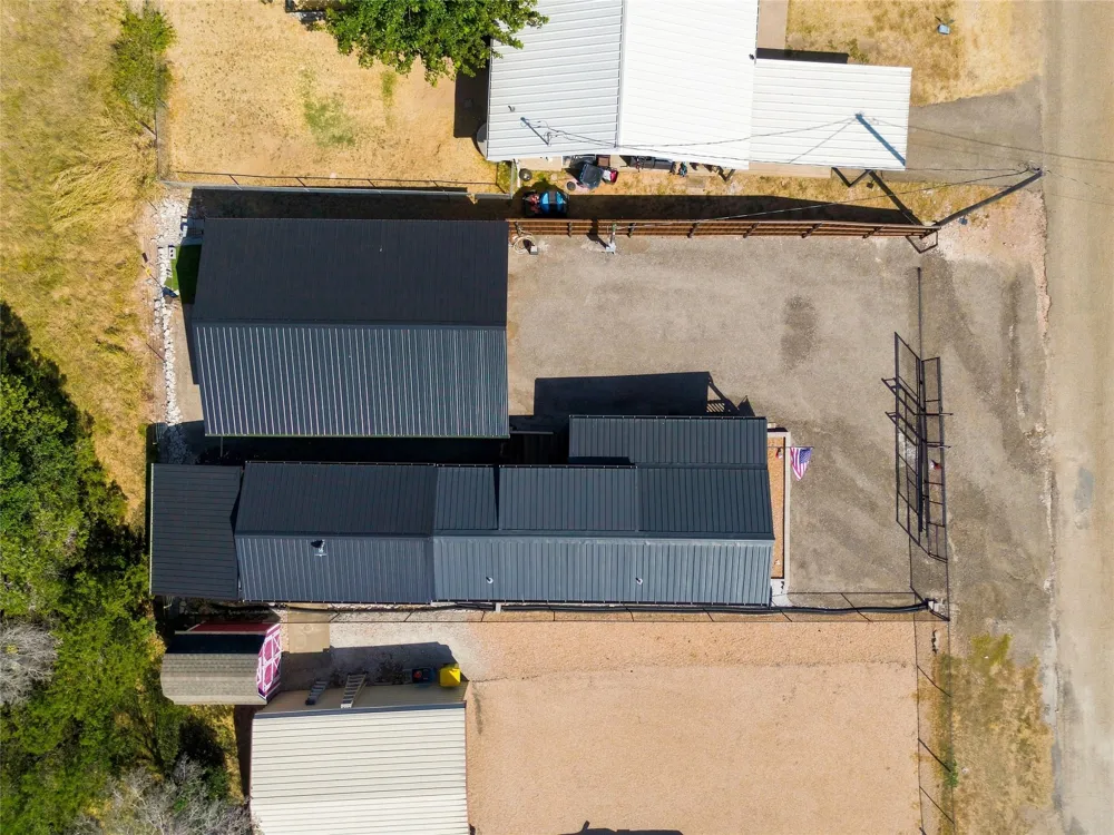 427 County Road 1743 Clifton, TX 76634