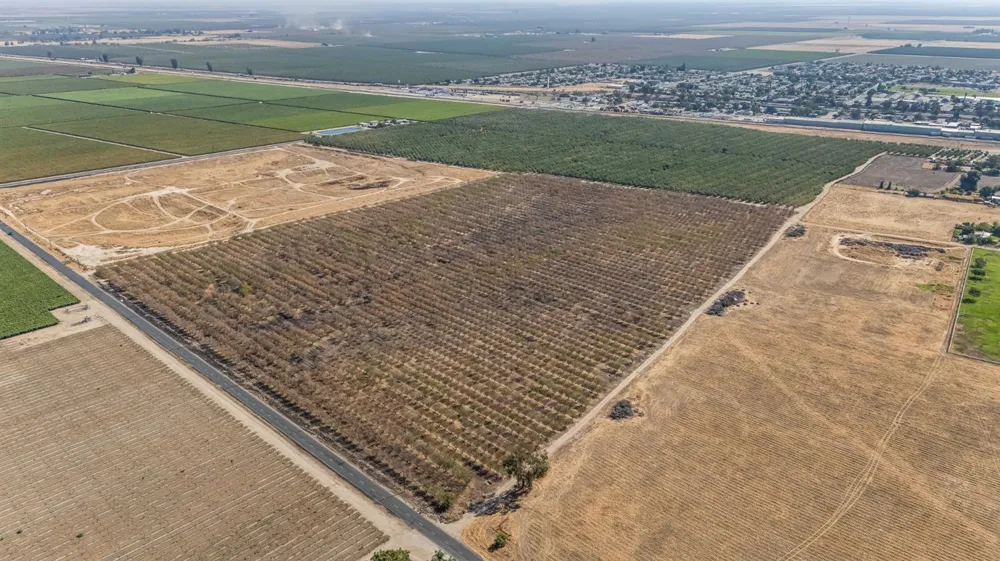 1 Howard Rd Earlimart, CA 93219