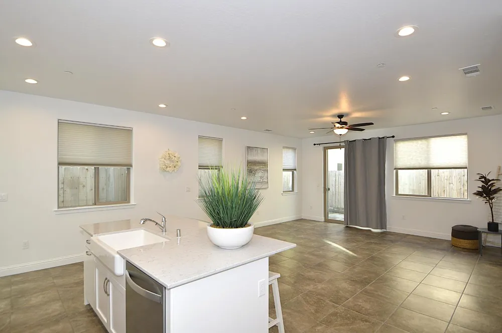 3412 W Venice Visalia, CA 93277