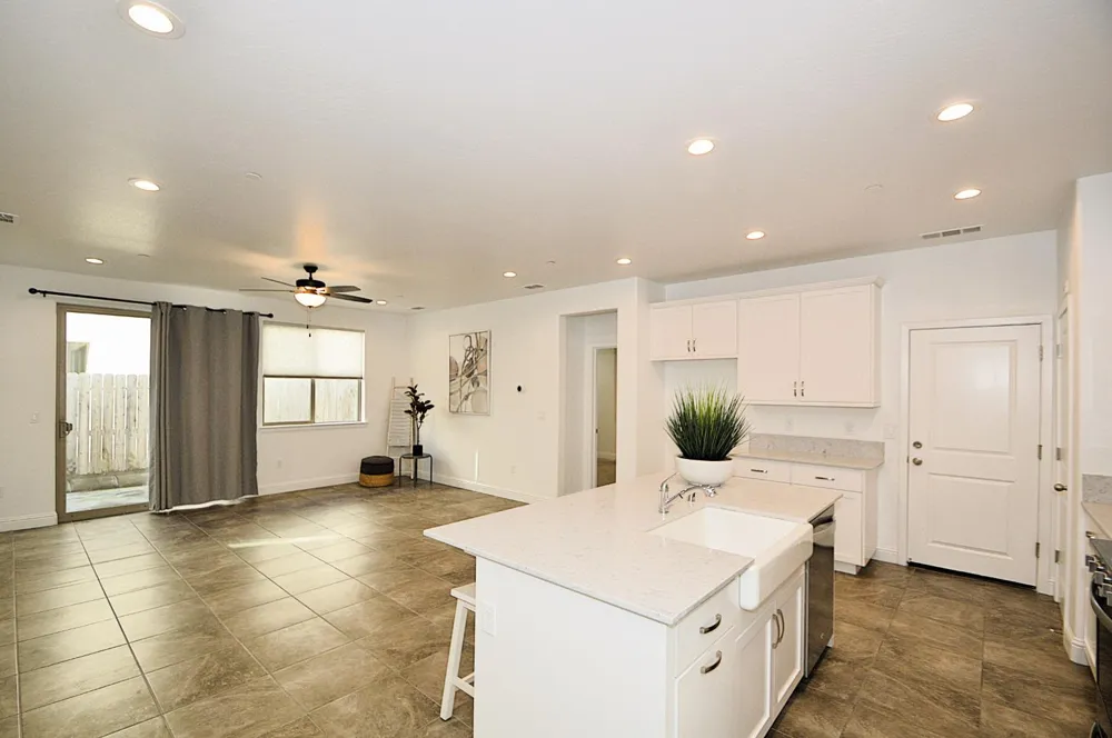 3412 W Venice Visalia, CA 93277