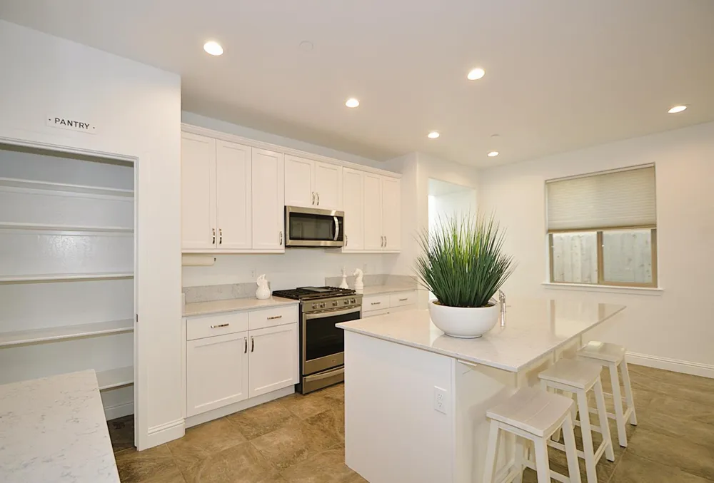 3412 W Venice Visalia, CA 93277