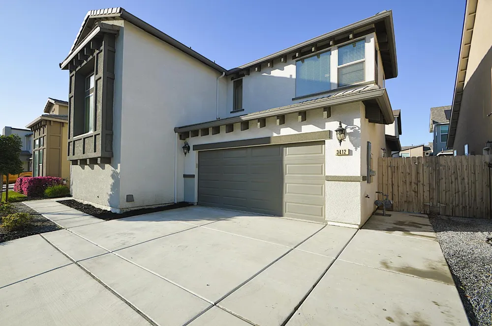 3412 W Venice Visalia, CA 93277
