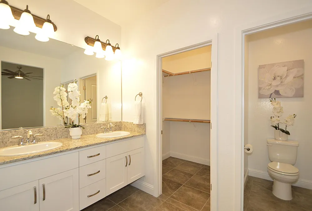 3412 W Venice Visalia, CA 93277