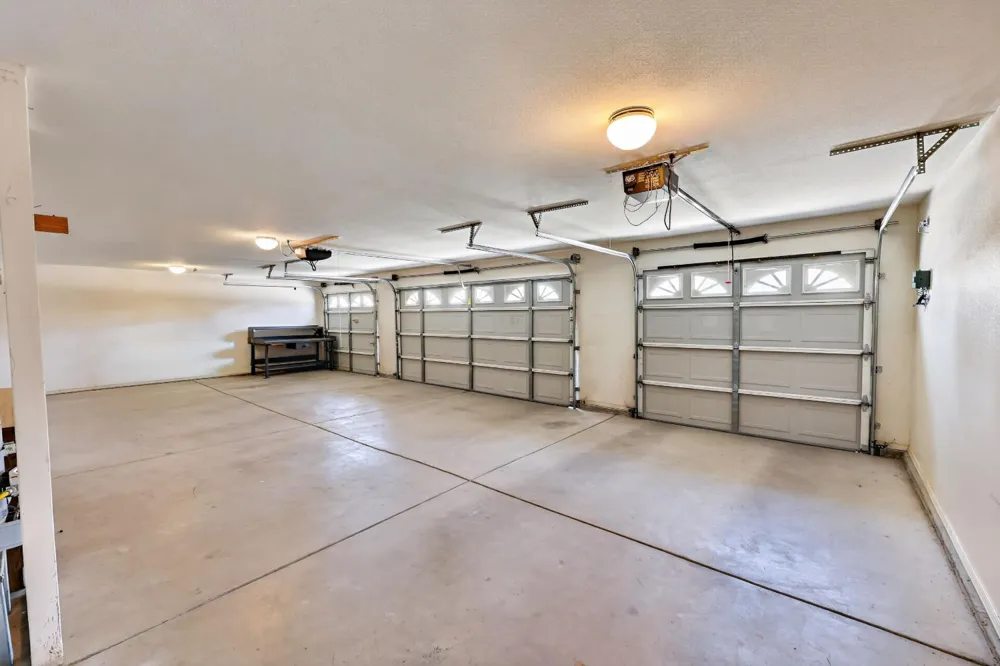 3077 Express Court Madera, CA 93637