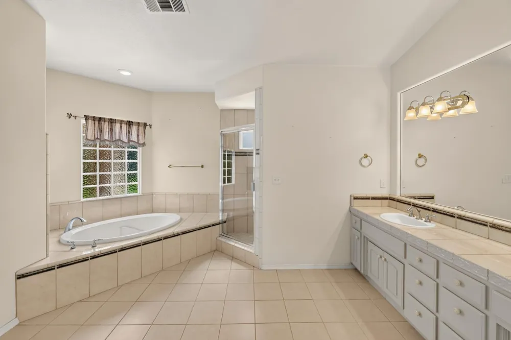 3077 Express Court Madera, CA 93637
