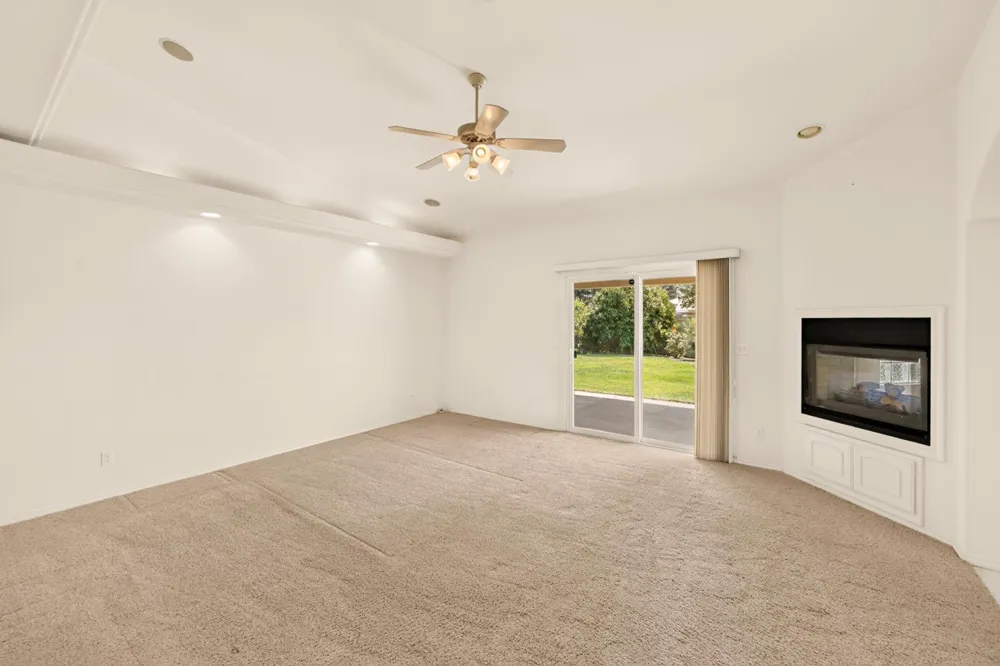 3077 Express Court Madera, CA 93637