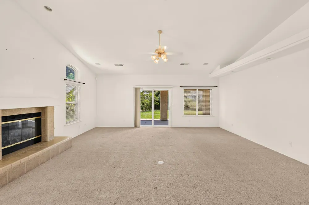 3077 Express Court Madera, CA 93637