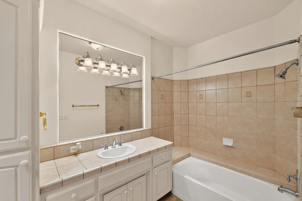 3077 Express Court Madera, CA 93637