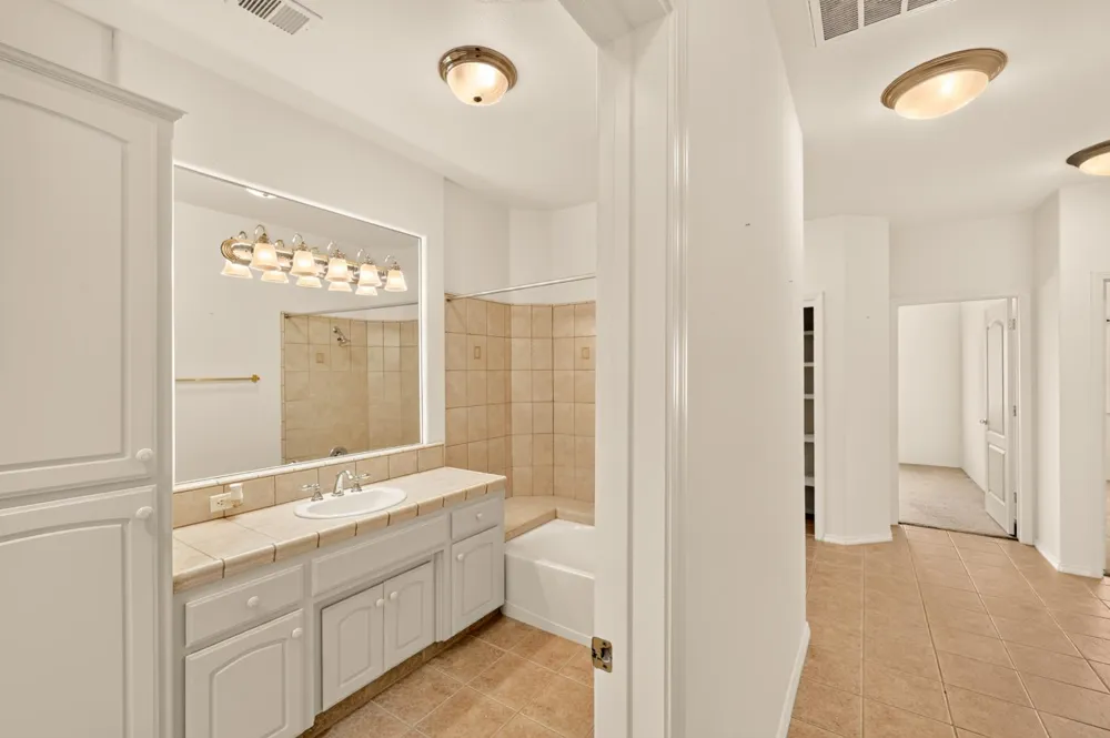 3077 Express Court Madera, CA 93637