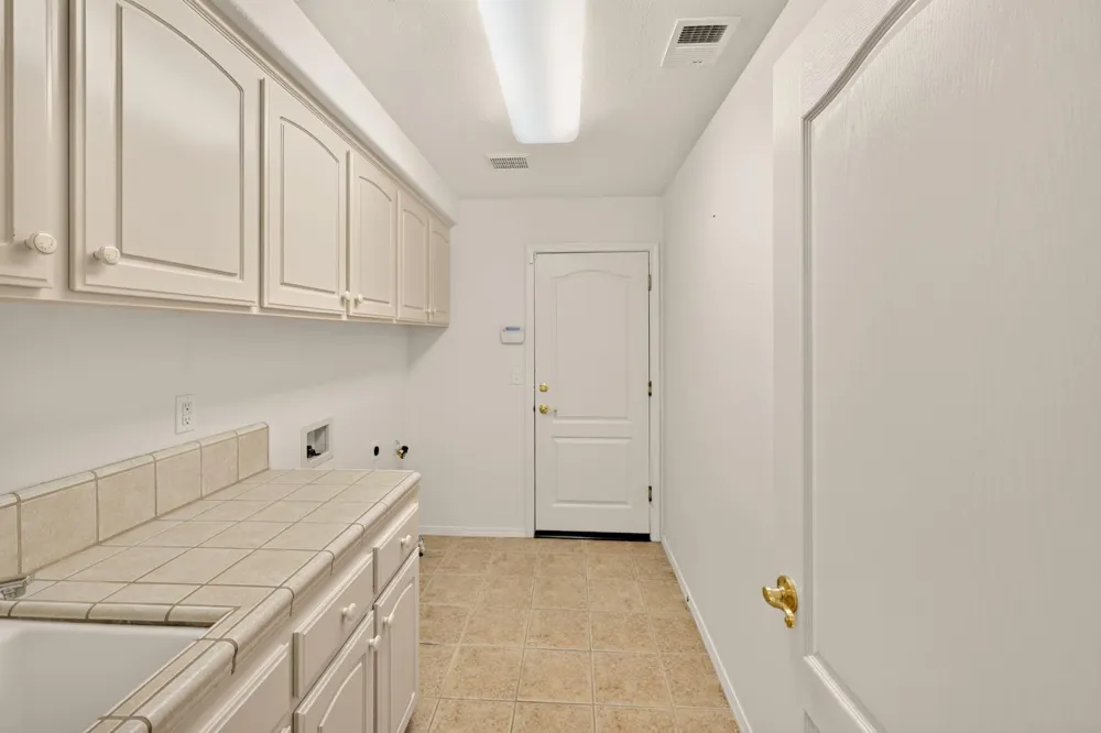 3077 Express Court Madera, CA 93637