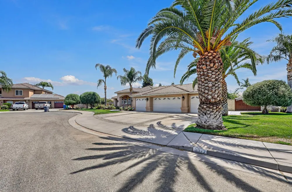 3077 Express Court Madera, CA 93637