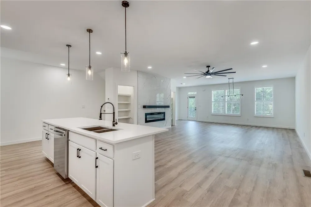 1072 Brookglynn Trace Decatur, GA 30032