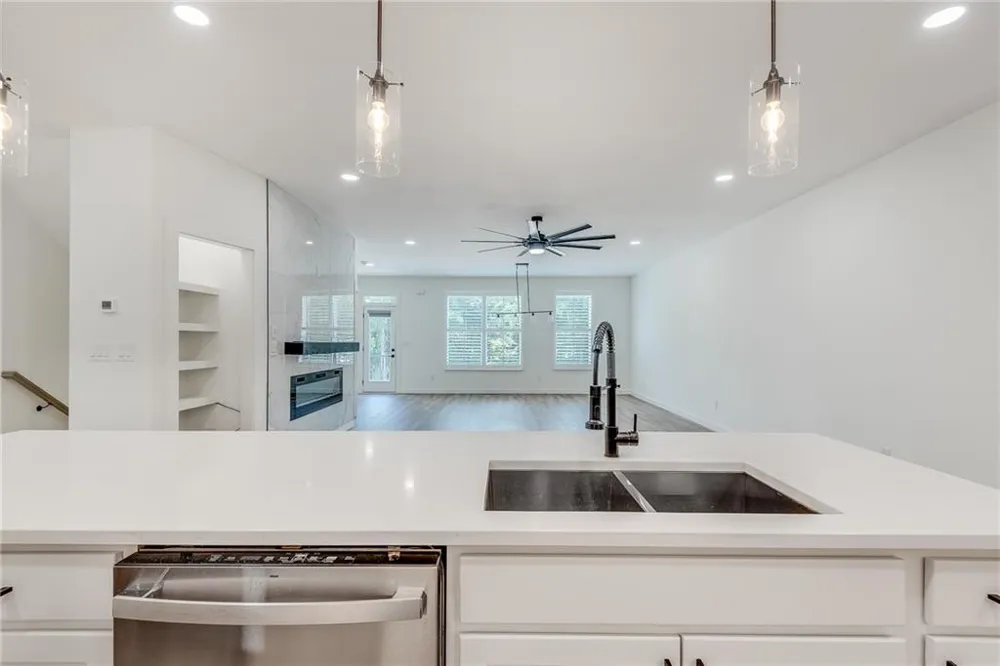 1072 Brookglynn Trace Decatur, GA 30032