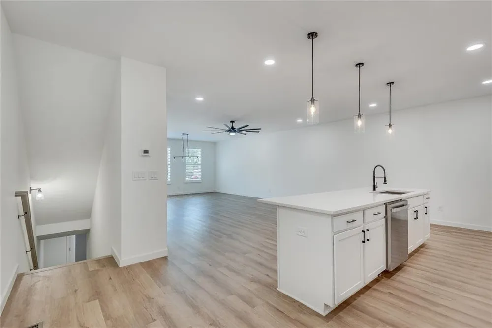 1072 Brookglynn Trace Decatur, GA 30032