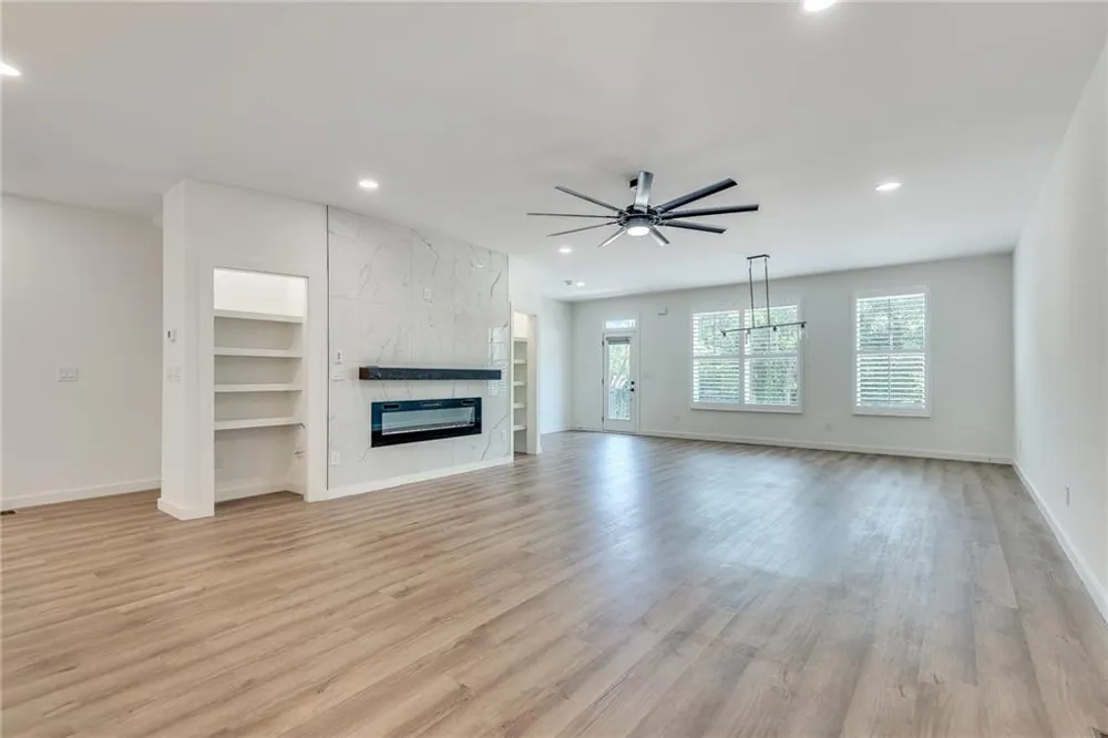 1072 Brookglynn Trace Decatur, GA 30032