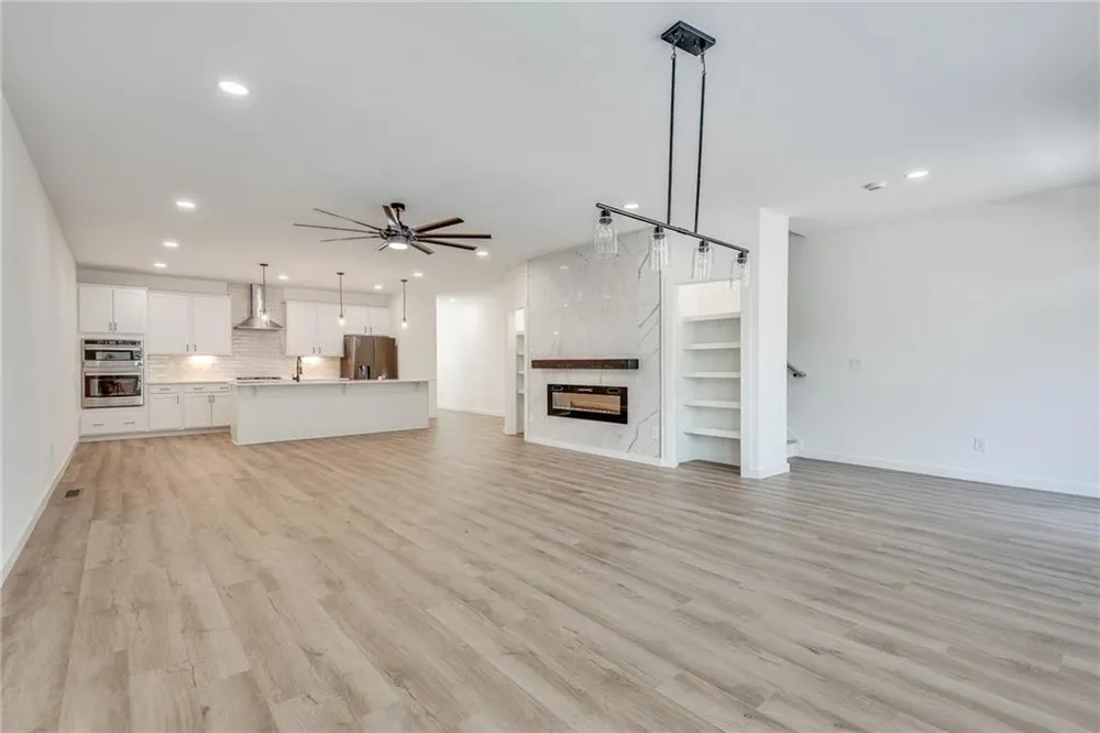 1072 Brookglynn Trace Decatur, GA 30032
