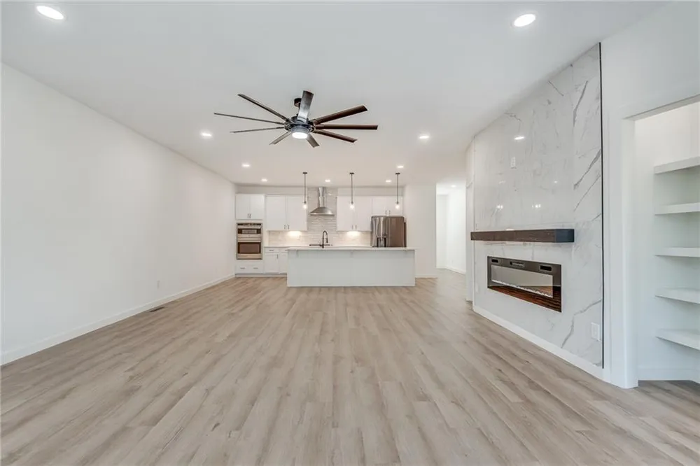 1072 Brookglynn Trace Decatur, GA 30032