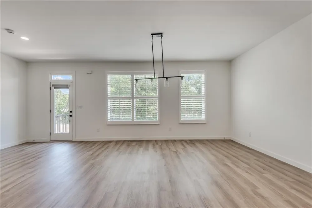 1072 Brookglynn Trace Decatur, GA 30032