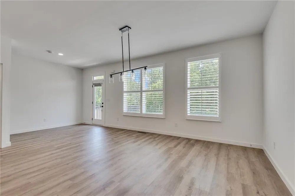 1072 Brookglynn Trace Decatur, GA 30032