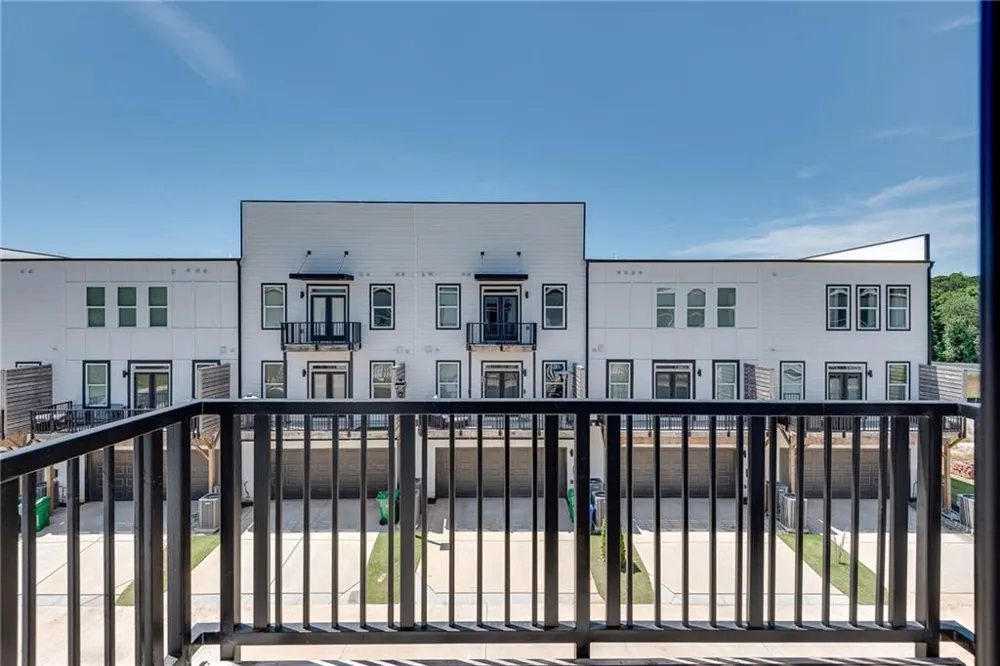 1072 Brookglynn Trace Decatur, GA 30032