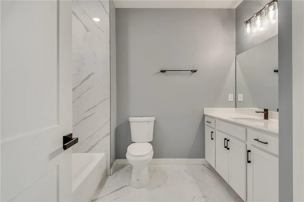 1072 Brookglynn Trace Decatur, GA 30032