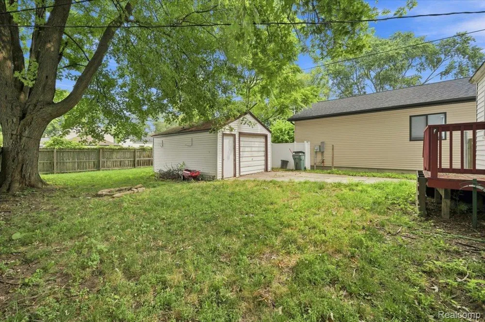 1527 E Meyers Avenue Hazel Park City, MI 48030