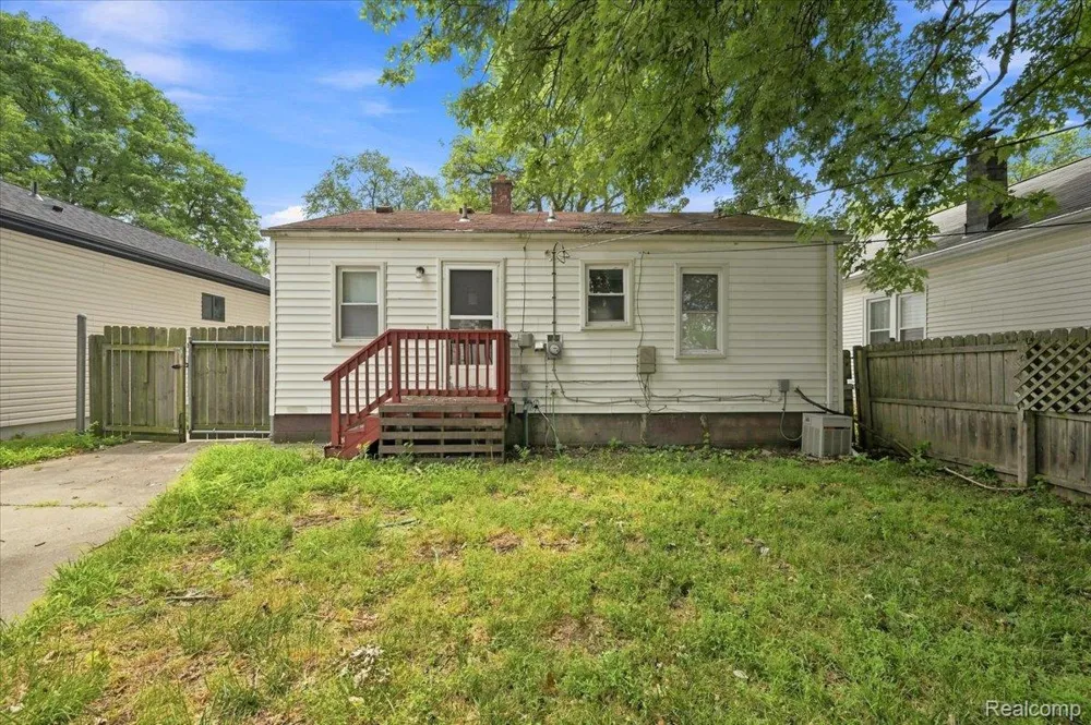 1527 E Meyers Avenue Hazel Park City, MI 48030