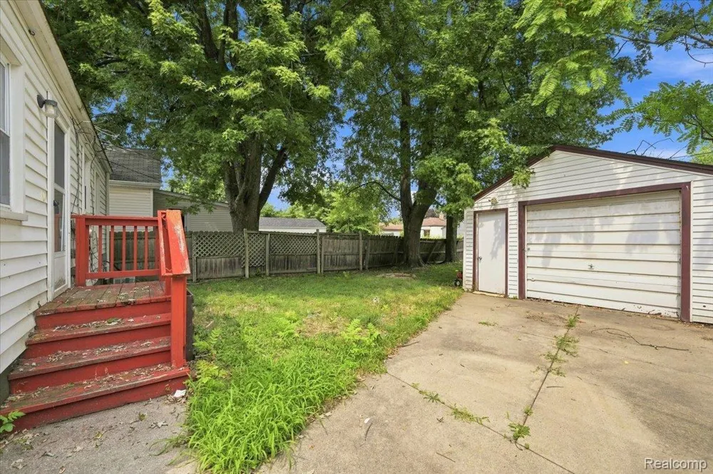 1527 E Meyers Avenue Hazel Park City, MI 48030
