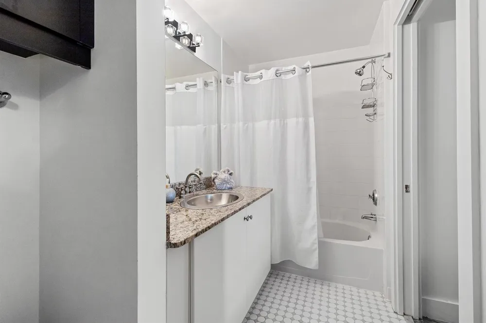 180 NE 4TH AVENUE #308 Delray Beach, FL 33483