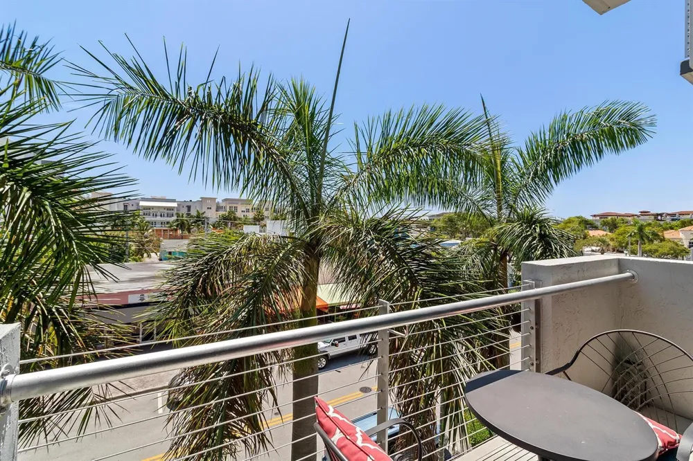 180 NE 4TH AVENUE #308 Delray Beach, FL 33483